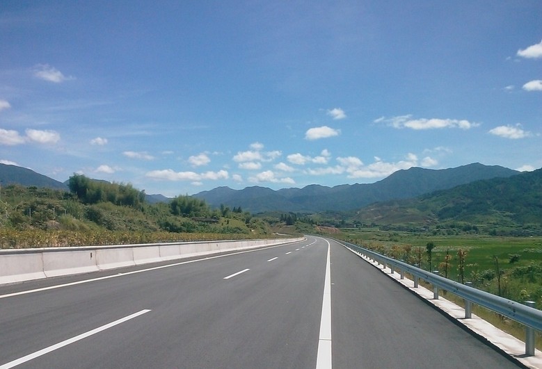 玻璃纤维土工格栅京张高速公路北京段中使用