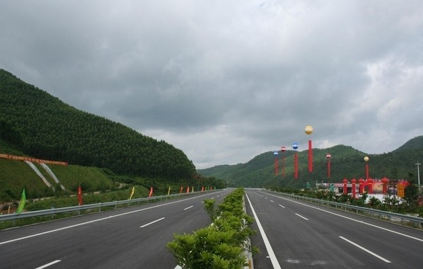 双向格栅在中铁三公司承建济青高速公路